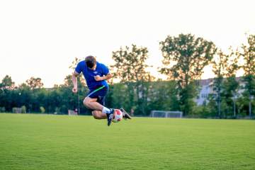 U23国足3比0胜塔吉克斯坦，木塔力甫2分钟破门｜星空体育（配图示意）