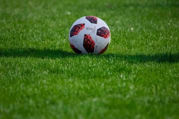 姆巴佩的女友意外入镜，画面感就像电影情节一般！（配图示意）
